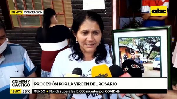 Familiares de secuestrados en procesión de virgen del Rosario - ABC Noticias - ABC Color