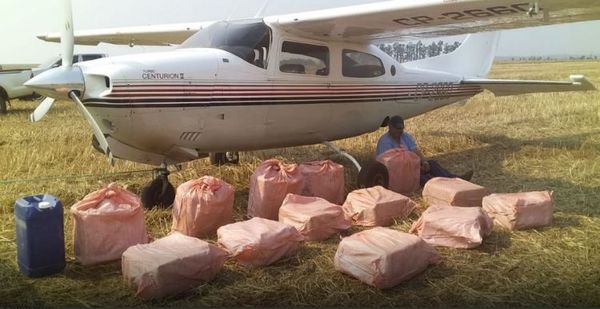 Fuerza Aérea y Senad interceptan aeronave con unos 400 kg de cocaína