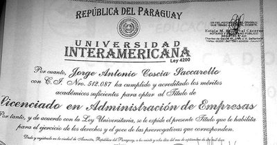La Nación / Licenciado a menos de dos años de crearse universidad