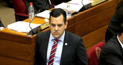 La Nación / Juez ordenó bloqueo de cuenta de Friedmann
