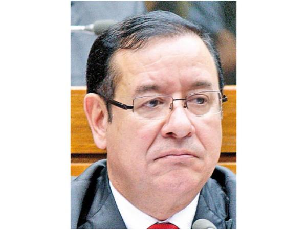 Cuevas presenta otra denuncia contra fiscal