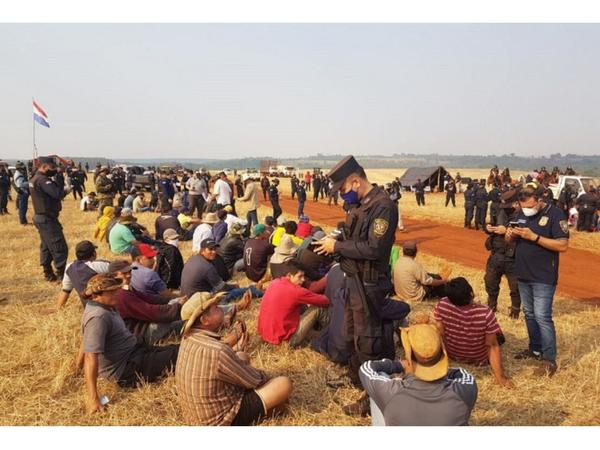 Presuntos sintierras detenidos tras invasión en Hernandarias
