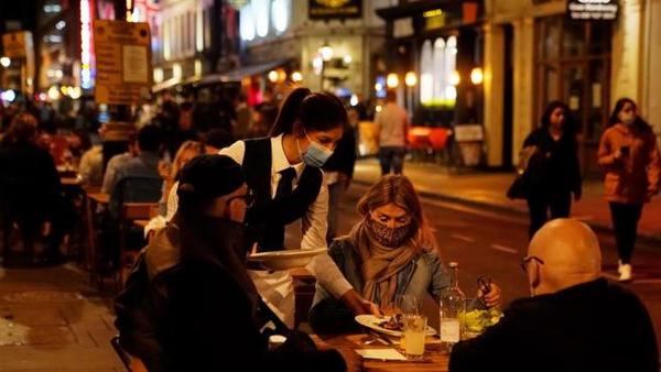 Inglaterra estudia el cierre de bares y restaurantes para contener el virus » Ñanduti