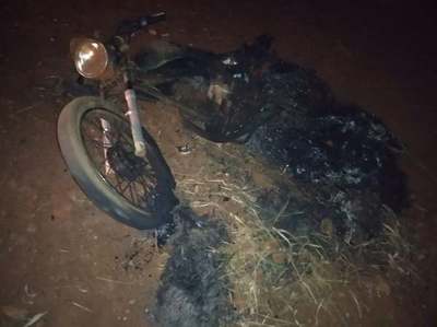 ITAPÚA POTY: ASALTAN A VENDEDOR Y QUEMAN SU MOTOCICLETA
