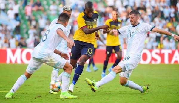 HOY / Argentina, con Messi, recibe al Ecuador del debutante Gustavo Alfaro