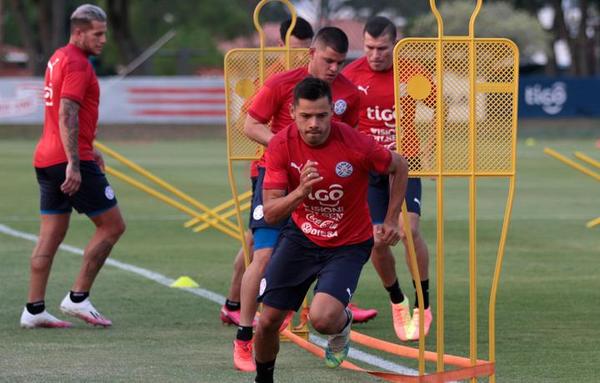 La Albirroja realizó su última práctica previa al encuentro ante Perú