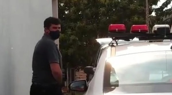 Se entrega policía sospechoso de feminicidio - Noticiero Paraguay