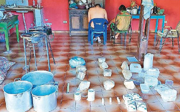 Dos bolivianos acusados por tráfico internacional de estupefacientes