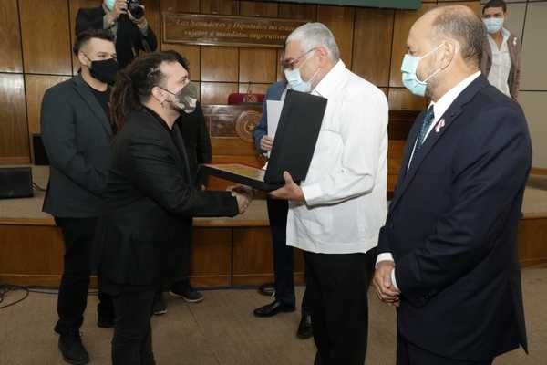 Senado homenajea al grupo Tierra Adentro, tras su nominación al Latin Grammy - Megacadena — Últimas Noticias de Paraguay