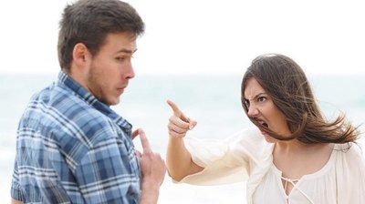 Crónica / “Mi novia hizo un trío con su amiga y su marido hace años”