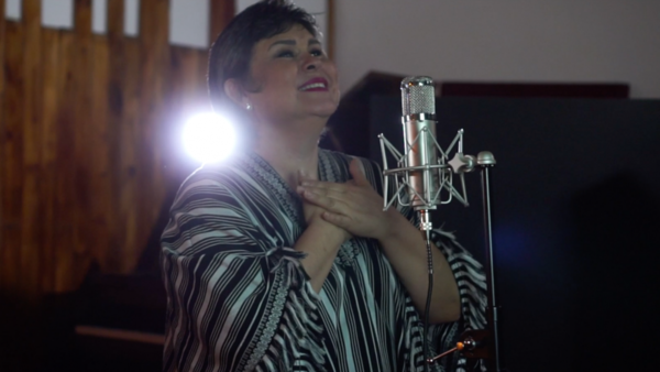 Lizza Bogado estrena una canción optimista