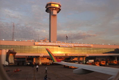 "Abran el Aeropuerto", el reclamo de las líneas aéreas internacionales | OnLivePy