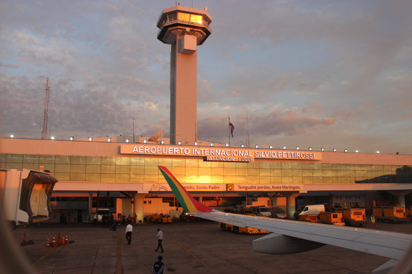 "Abran el Aeropuerto", el reclamo de las líneas aéreas internacionales | OnLivePy