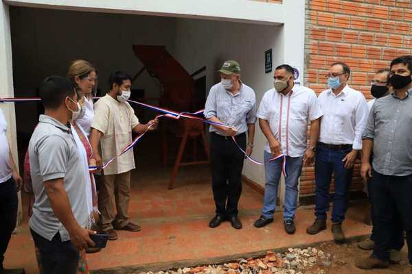 MAG inauguró secadero de yerba mate en comunidad aché Kuetuvy Ko’eti de Canindeyú