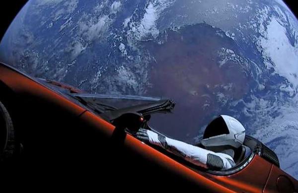 El Tesla Roadster de Elon Musk acaba de pasar junto al planeta Marte - SNT