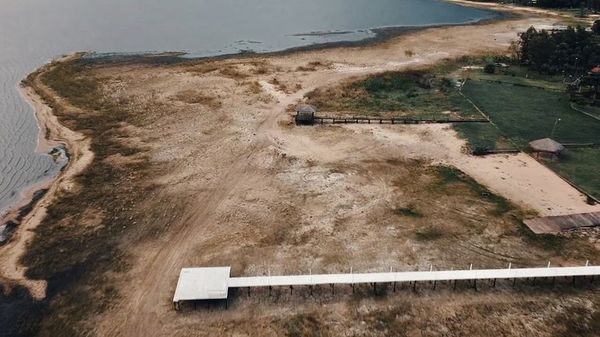 Essap realiza excavaciones en el Lago Ypacaraí sin autorización del Mades - Nacionales - ABC Color