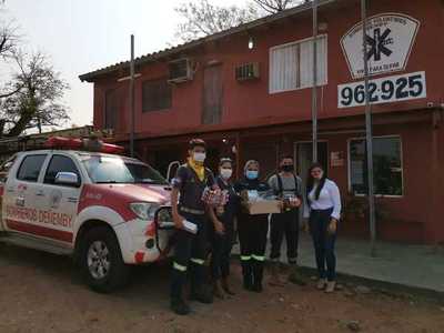 Sindicalistas de Aduanas llevan donaciones a bomberos Voluntarios