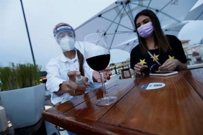 Presentan una crema profiláctica que evitaría contagio del COVID al comer - Ciencia - ABC Color