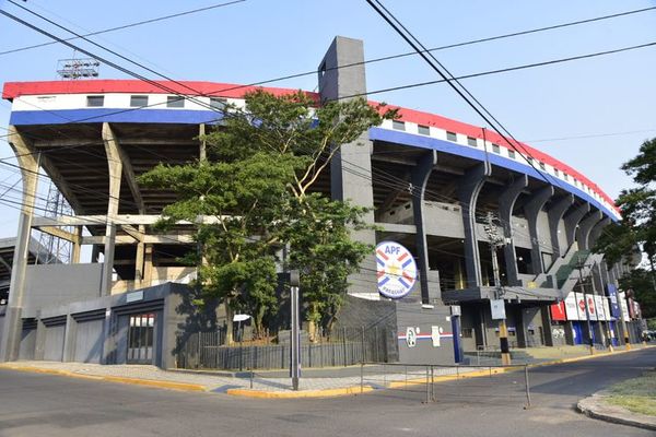 Llegada al estadio con el apoyo de la gente - Fútbol - ABC Color