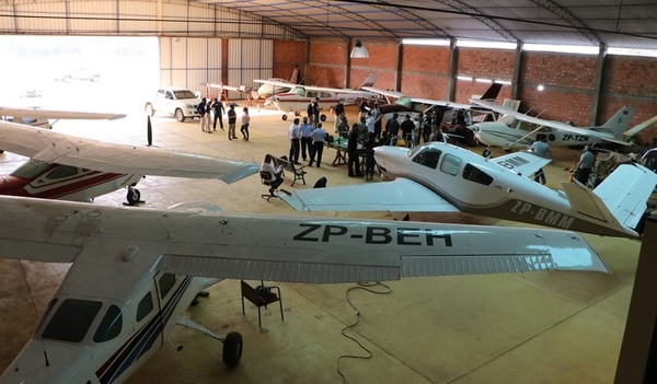 Fiscales allanan aeródromo y verifican avionetas en prosecución de una causa penal