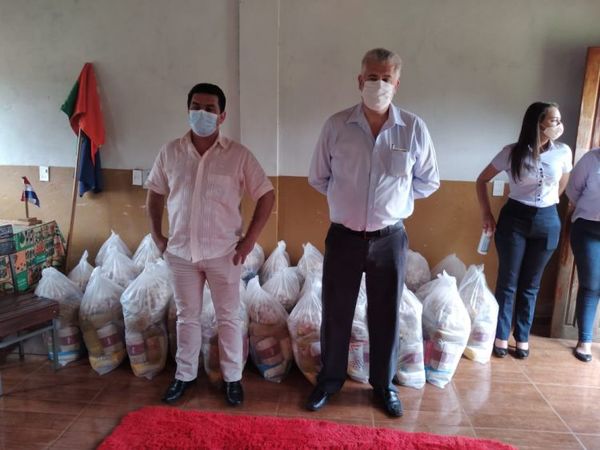 Padres de alumnos de Cerro Corá’i recibieron kits del almuerzo escolar de la Municipalidad