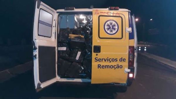 Con la sirena encendida, dúo llevaba 1,5 toneladas de marihuana en ambulancia desde Ponta Porâ - Brasil