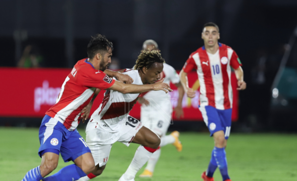 HOY / Por descuidos defensivos se le van dos puntos a Paraguay