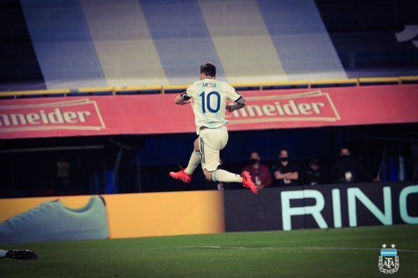 Argentina y Messi cumplen con la mínima ante Ecuador