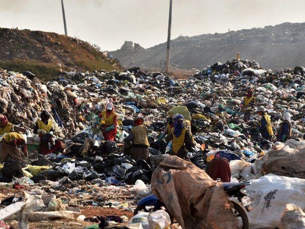 Pelea por monopolio  compromete la  disposición  de basura de Asunción