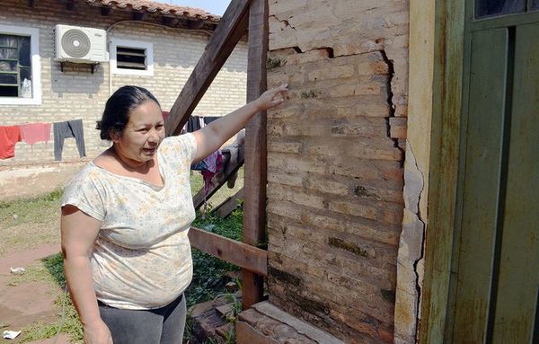 Viviendas sociales, a punto de derrumbarse en Ypané - Nacionales - ABC Color