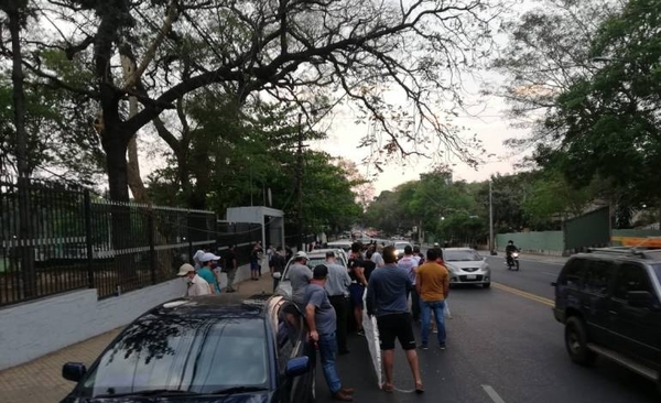 HOY / Dueños de canchas sintéticas protestan: “Déjennos trabajar y honrar nuestras deudas”