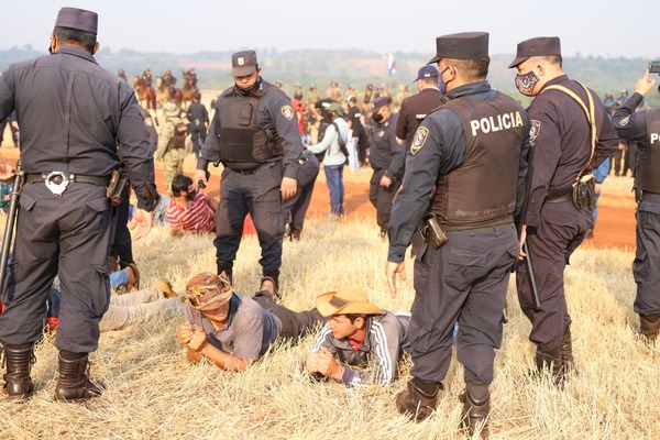 Fiscalía pidió prisión para 10 detenidos por invasión de inmueble y coacción