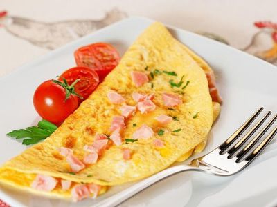 Celebran el Día Mundial del Huevo con desayuno para profesionales de blanco