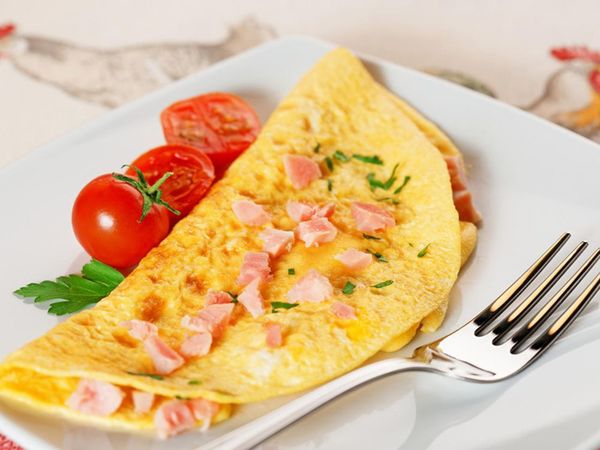 Celebran el Día Mundial del Huevo con desayuno para profesionales de blanco