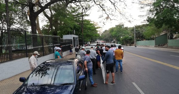 La Nación / Propietarios de canchas sintéticas exigen reapertura para volver a trabajar