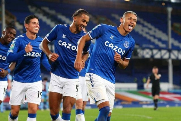 HOY / El Everton de Ancelotti acapara los premios del mes en la Premier League