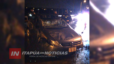 TRAS VUELCO ABANDONAN VEHÍCULO SOBRE EL PUENTE QUITERIA