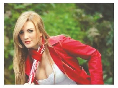 De rebote exmodelo se convertiría en diputada