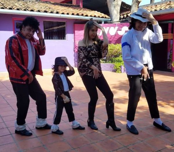 ¡Furor por mini Michael Jackson paraguayo! Video