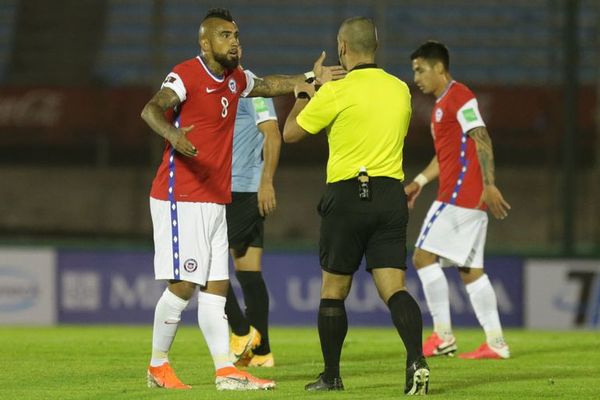 Carlos Chandía destrozó a Eber Aquino: “una ineptitud tremenda” - Fútbol - ABC Color