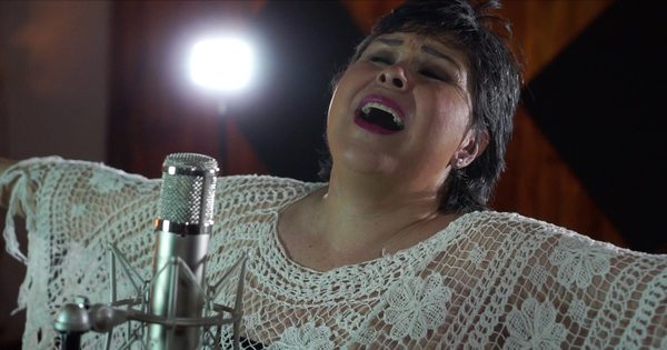 La Nación / Lizza Bogado estrena “Llegó el momento”