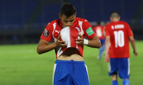 Crónica / (VÍDEO) ¡Mirá cómo festejó la novia embarazada de Ángel Romero!