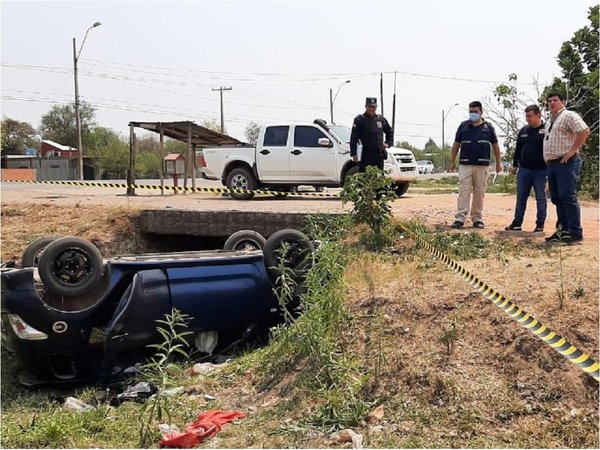 Dos presuntos delincuentes son aprehendidos tras volcar en una persecución policial