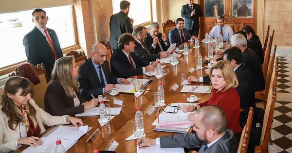 La Nación / Urge achicamiento del Estado, según analista