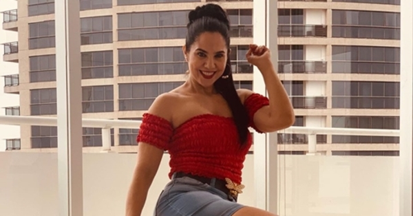 Norita bailó sensualmente al ritmo de Hawái