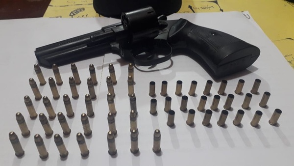 Dos hombres no pudieron justificar un arma de fuego y quedaron detenidos