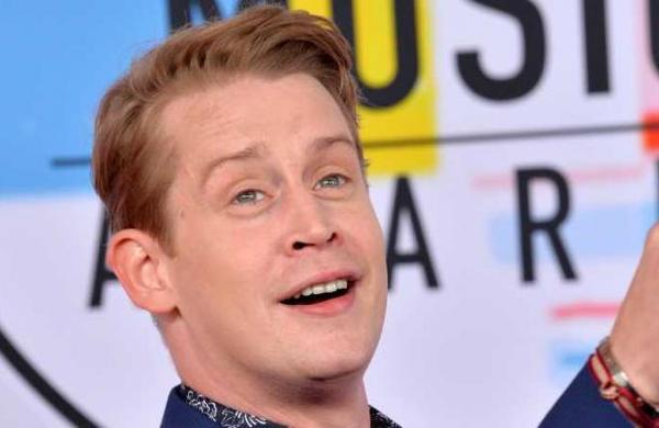 Macaulay Culkin recuerda la película 'Mi pobre angelito' con singular mascarilla - SNT