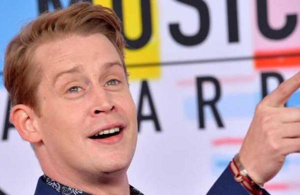 Macaulay Culkin recuerda la película 'Mi pobre angelito' con singular mascarilla - C9N