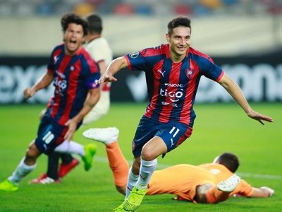 Cerro rechazó una oferta por Óscar Ruíz