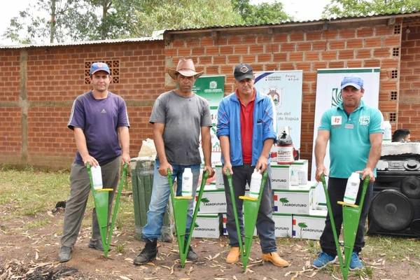 ENTREGAN IMPLEMENTOS PARA LA AGRICULTURA FAMILIAR EN SAN PEDRO DEL PNÁ